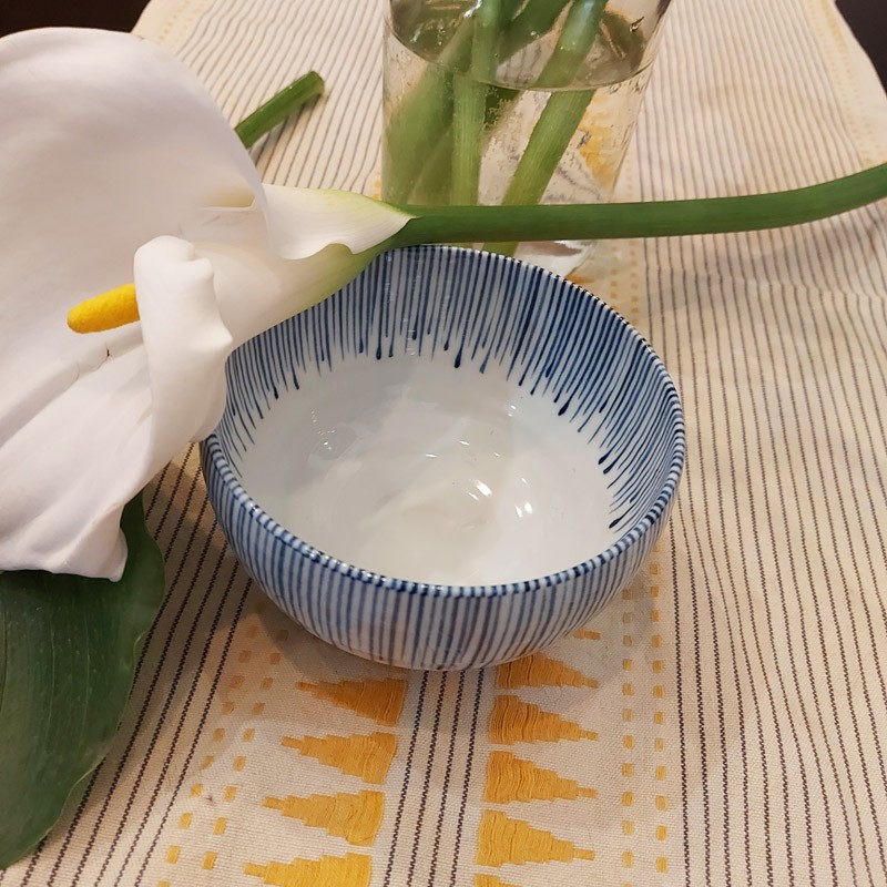 Ciotola per tè Matcha bianca e blu