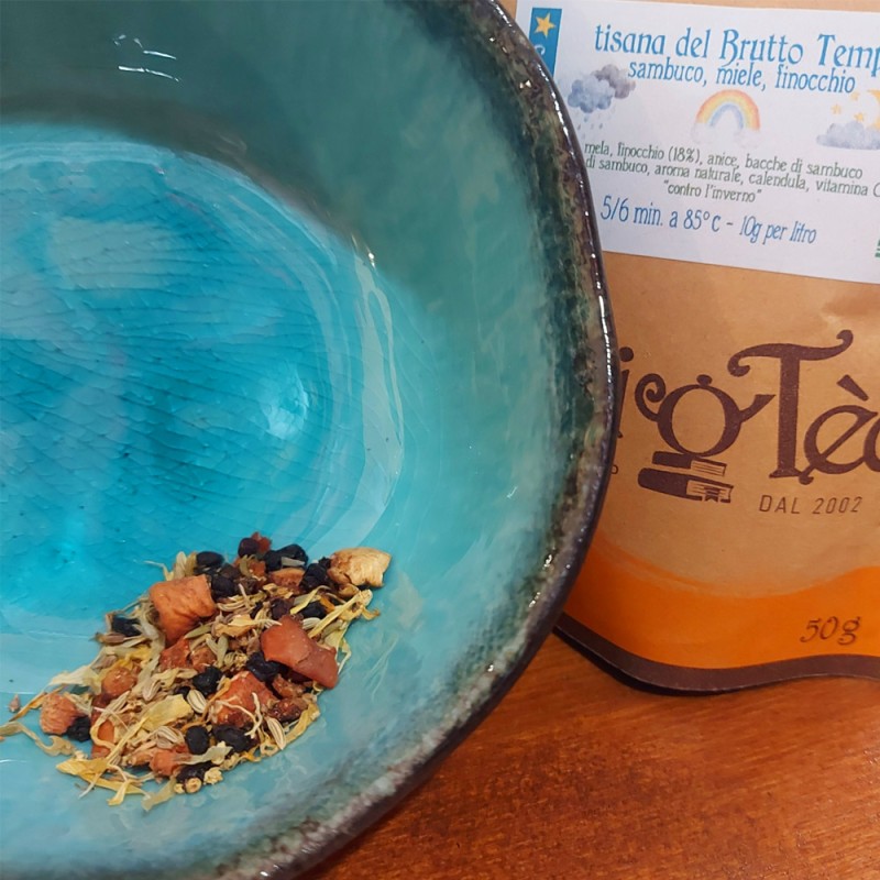 Tisana del Brutto Tempo con sambuco, miele, finocchio.