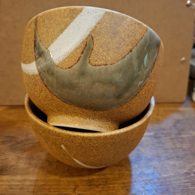 Ciotola per tè Matcha beige "macchie di colore"